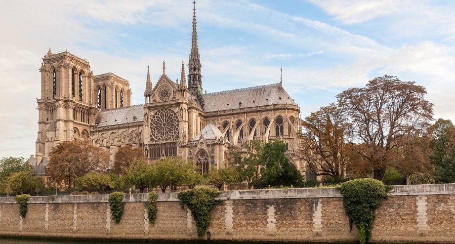 Notre-Dame de Paris cathedral and river Seine in morning light, © Philippe LEJEANVRE